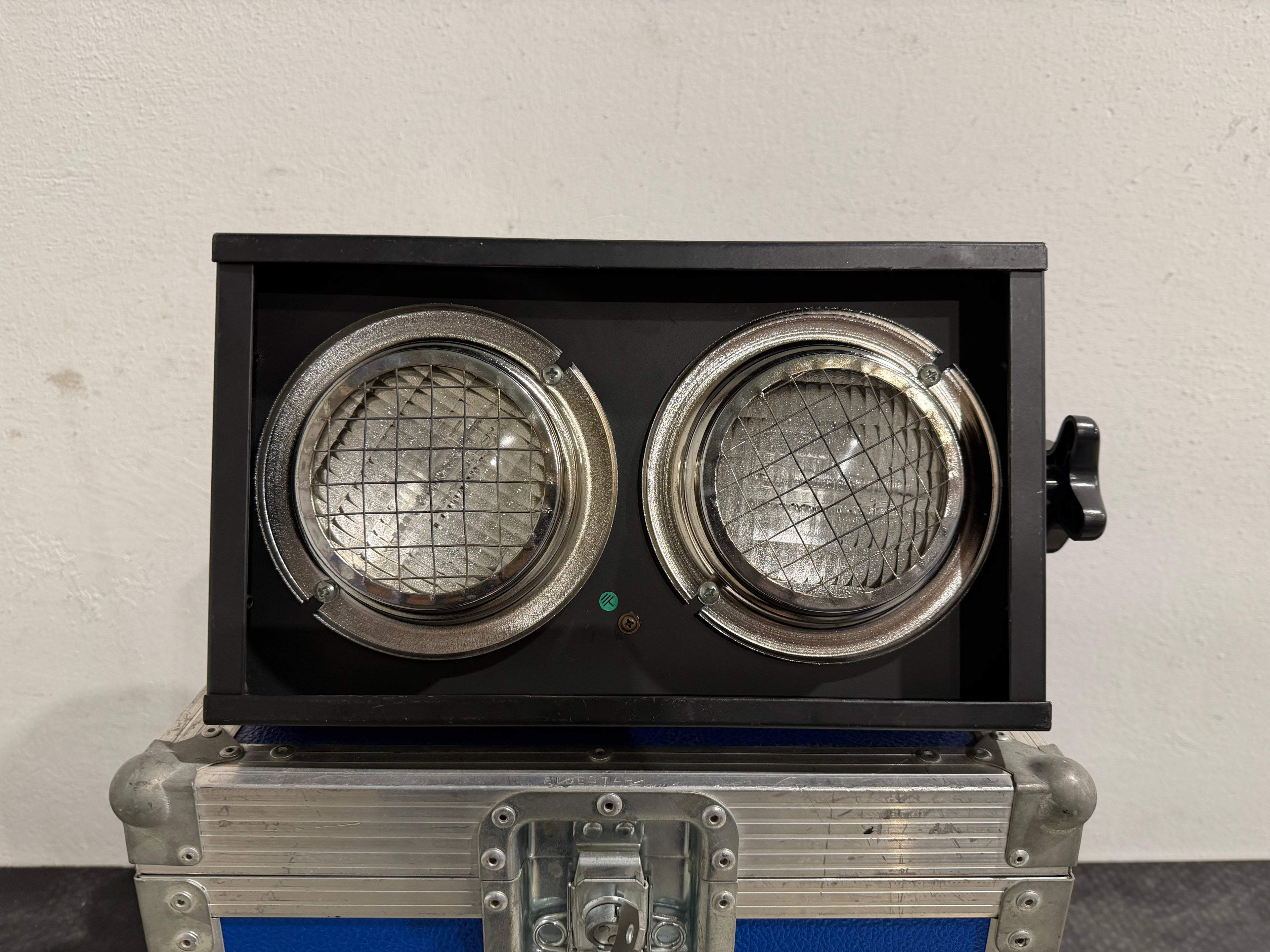 SHOWTEC STAGE BLINDER 2 DMX 2 pc SET